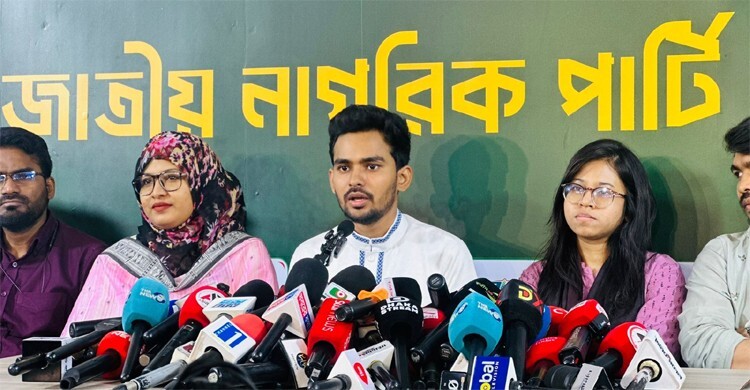 উপদেষ্টা থাকাকালীন আসিফের আয় ৮৬ লাখ, স্ত্রীর অ্যাকাউন্টে ৬১৩ টাকা