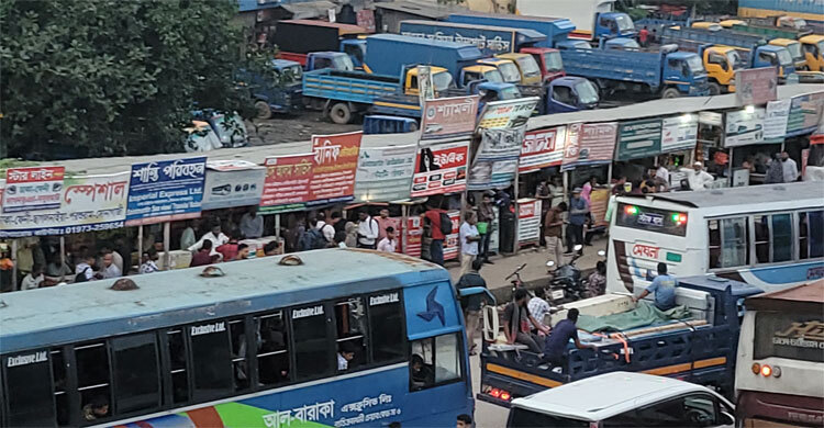 যাত্রীদের বাড়তি চাপে দিনব্যাপী ঢাকা-চট্টগ্রাম মহাসড়কে তীব্র যানজট