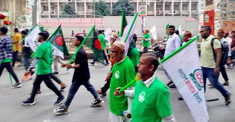 সমাবেশে আসতে শুরু করেছেন ৮ দলের নেতাকর্মীরা