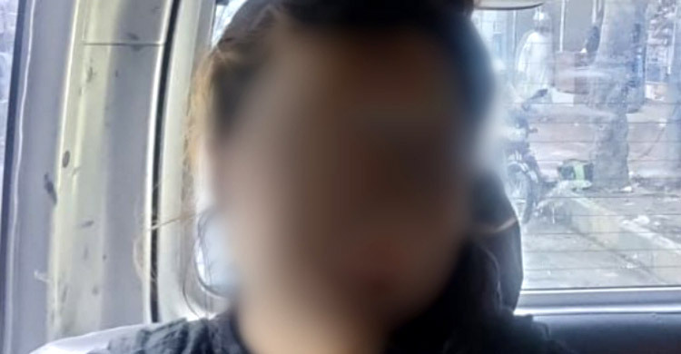 ঘনিষ্ঠ মুহূর্তের ভিডিও ধারণ করে ব্ল্যাকমেইল, তরুণী গ্রেফতার