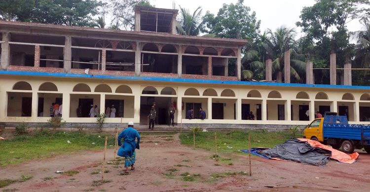 সহকারী প্রিসাইডিং কর্মকর্তা আটক, দুই কেন্দ্রে মারামারি