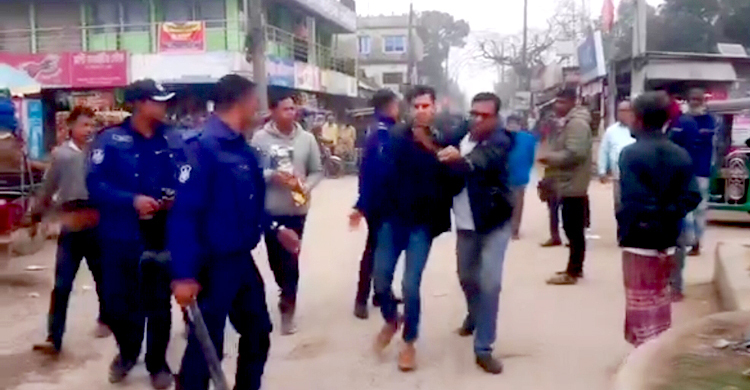 পুলিশ দেখে মিছিল রেখে দৌড় দিলেন ছাত্রদলের নেতাকর্মীরা