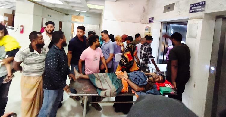 চোর সন্দেহে ৩ জনকে গণপিটুনি, একজনের চোখ তুলে ফেলার চেষ্টা