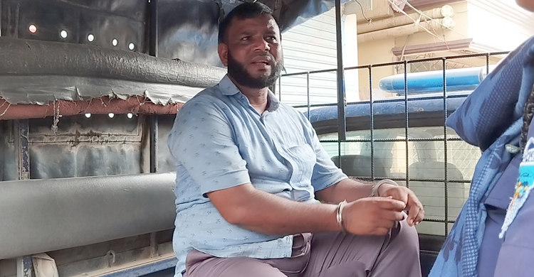 গ্যাস ফিল্ডের কর্মকর্তা পরিচয়ে টাকা দাবি করায় পুলিশে সোপর্দ