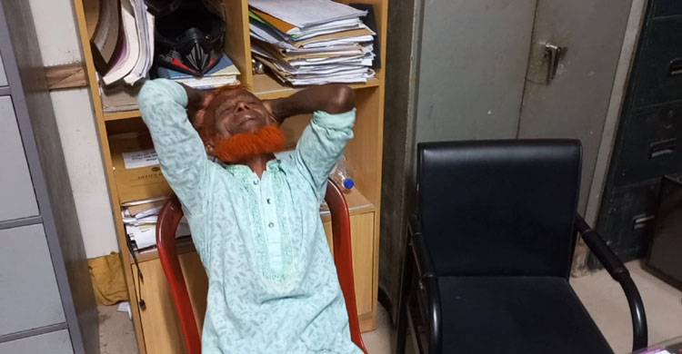 এক বছর ধরে কিশোরীর ওপর অমানবিক নির্যাতন, মামা-মামি আটক