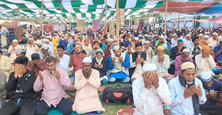 ফরিদপুরের আটরশীতে ৪ দিনব্যাপী বিশ্ব উরস শরীফে লাখো মানুষের ভিড়