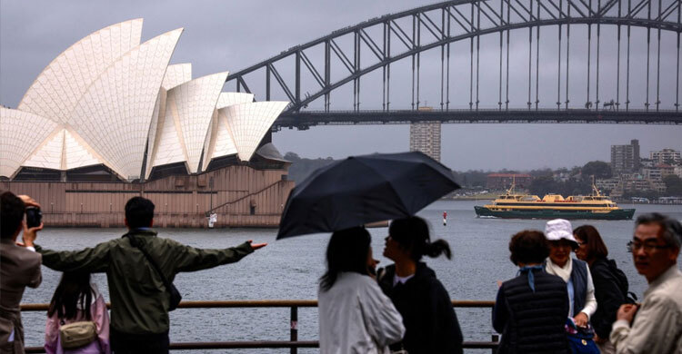 অস্ট্রেলিয়া ছেড়ে যুক্তরাজ্যে পাড়ি দিচ্ছে ইনফ্লুয়েন্সার পরিবার
