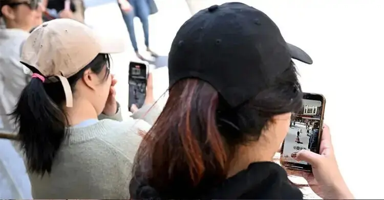 শিশু-কিশোরদের জন্য সামাজিকমাধ্যম ব্যবহারে নিষেধাজ্ঞা দিচ্ছে নরওয়ে