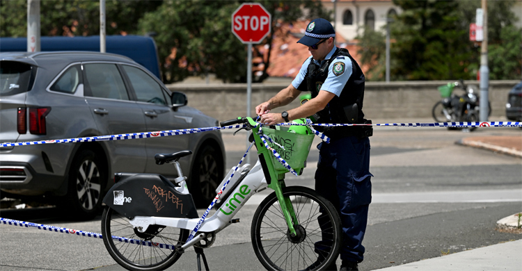 অস্ট্রেলিয়ায় ইহুদিদের উৎসবে হামলাকারীরা বাবা-ছেলে