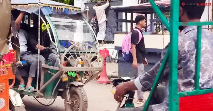 সরকার বদলায়, বহাল তবিয়তে থাকে রিকশা সিন্ডিকেট