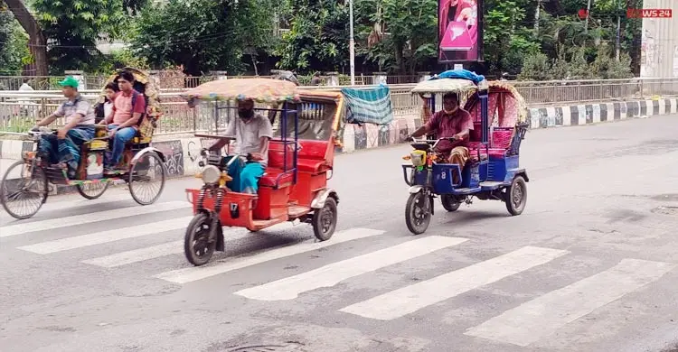 সরকার বদলায়, বহাল তবিয়তে থাকে রিকশা সিন্ডিকেট
