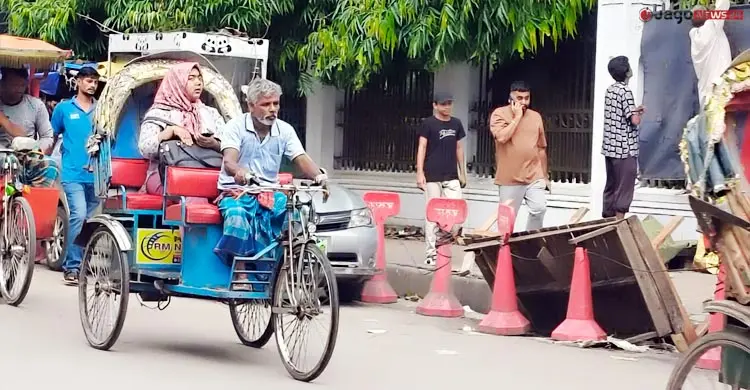 সরকার বদলায়, বহাল তবিয়তে থাকে রিকশা সিন্ডিকেট