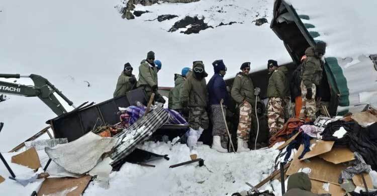 ভারতে তুষারধস, ধাতব কনটেইনার থেকে ৪৬ জনকে জীবিত উদ্ধার