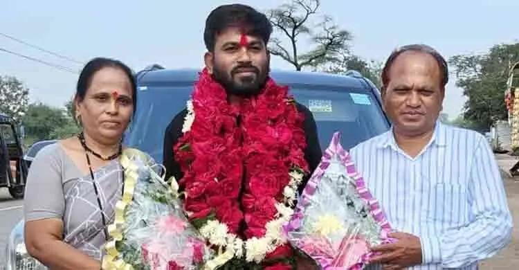 ককরোচ পার্টির প্রতিষ্ঠাতা অভিজিৎ-এর বাবার সম্পত্তি নিয়ে তদন্তের দাবি