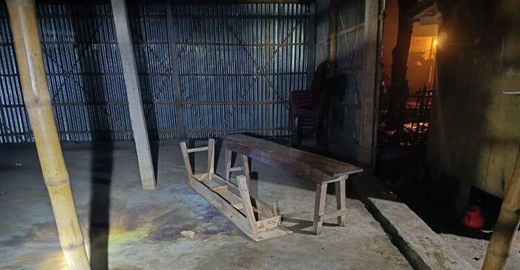 দুই আওয়ামী লীগ নেতা গ্রেফতার, বিএনপি কার্যালয়ে ককটেল বিস্ফোরণ