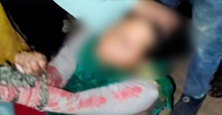 আওয়ামী লীগের নারী কর্মীকে বেঁধে পুলিশে দিলো জনতা