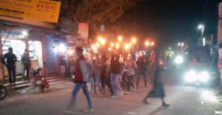 মাস্ক পরে আওয়ামী লীগের মিছিল, বিএনপি নেতাকর্মীদের ধাওয়ায় ছত্রভঙ্গ