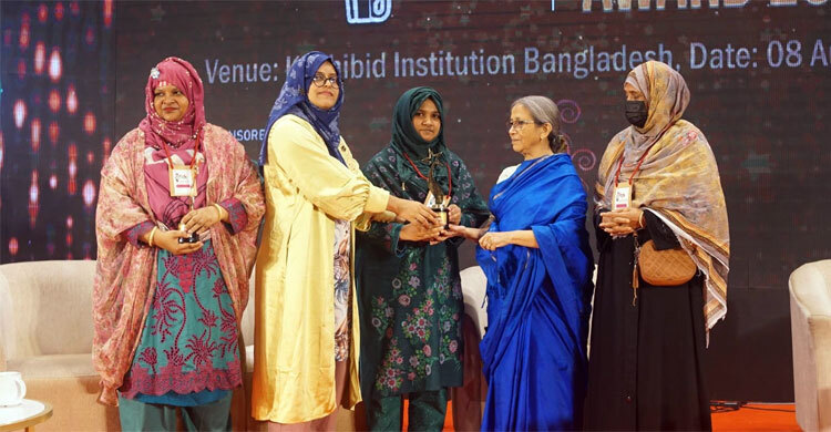 রক্তের বন্ধন থেকে সহযোদ্ধা, জুলাই কন্যা পুরস্কারে ভূষিত দুই বোন