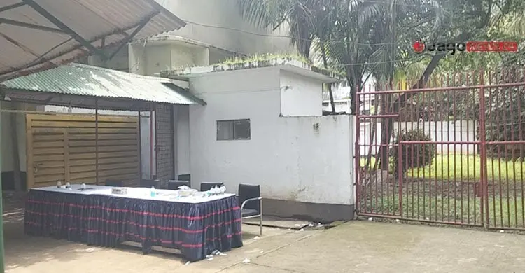 বাইরে শান্ত পরিবেশ, ভেতরে ঘুটঘুটে অন্ধকারে ছোট ছোট সেল