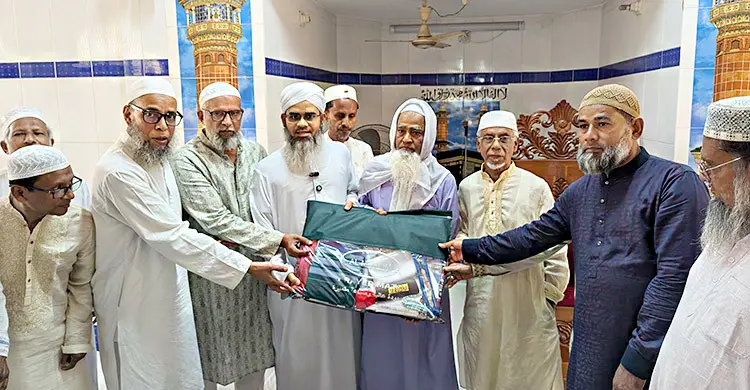 শেষ আজানে শেষ হলো মুয়াজ্জিন আইয়ুব আলীর ২৫ বছরের পথচলা