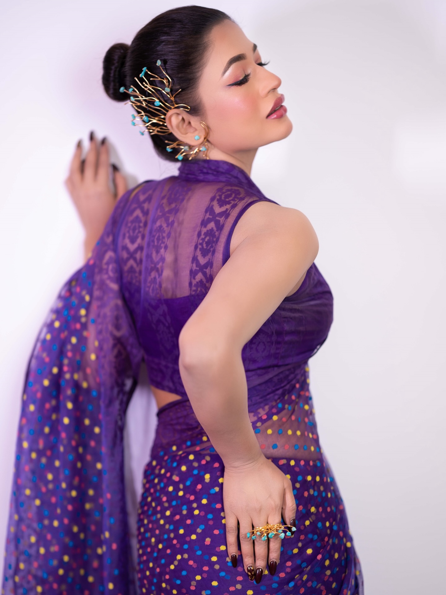 পার্পেল শাড়িতে লাস্যময়ী বাঁধন