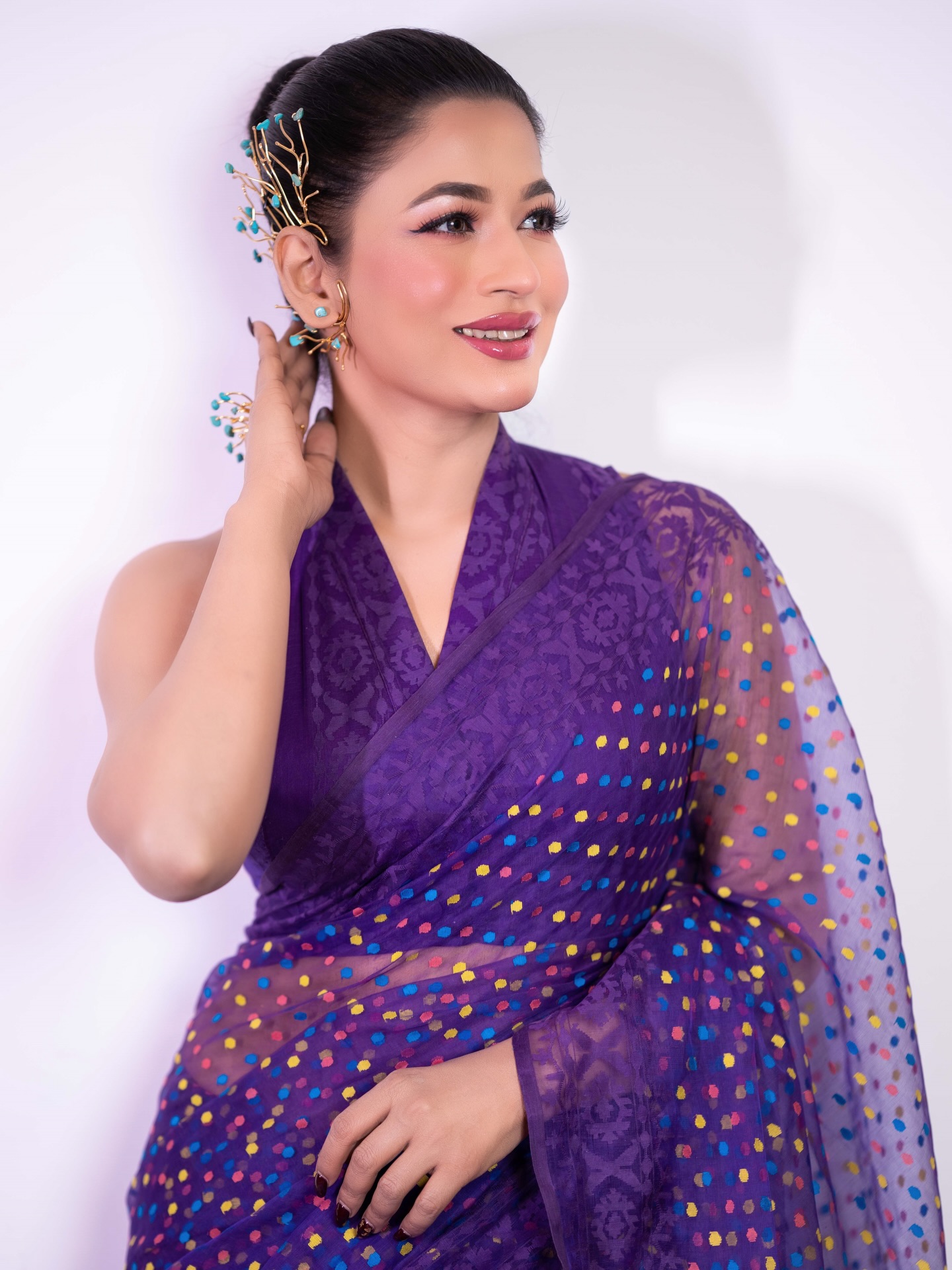 পার্পেল শাড়িতে লাস্যময়ী বাঁধন