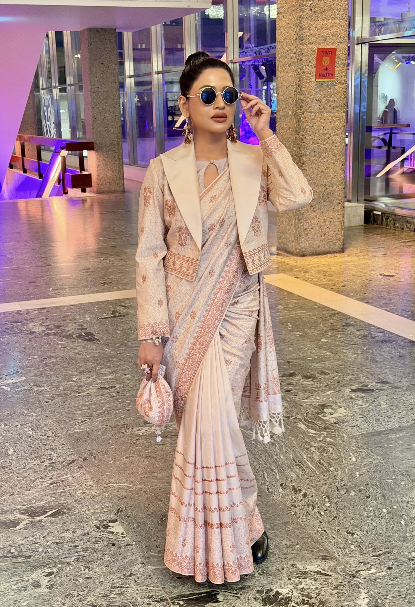 নকশিকাঁথার নান্দনিকতায় আত্মবিশ্বাসী বাঁধন