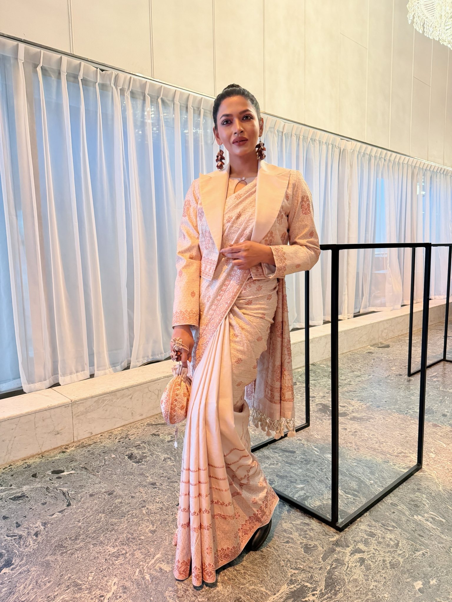 নকশিকাঁথার নান্দনিকতায় আত্মবিশ্বাসী বাঁধন