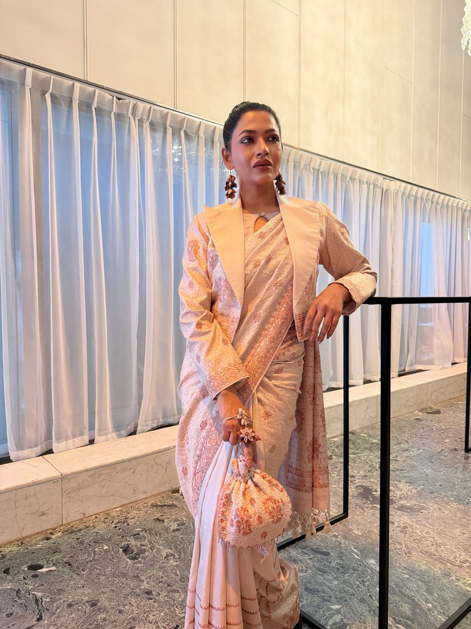 নকশিকাঁথার নান্দনিকতায় আত্মবিশ্বাসী বাঁধন