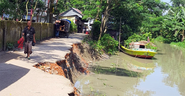 নদীগর্ভে বাজার রক্ষা বাঁধ, হুমকির মুখে শিক্ষাপ্রতিষ্ঠান