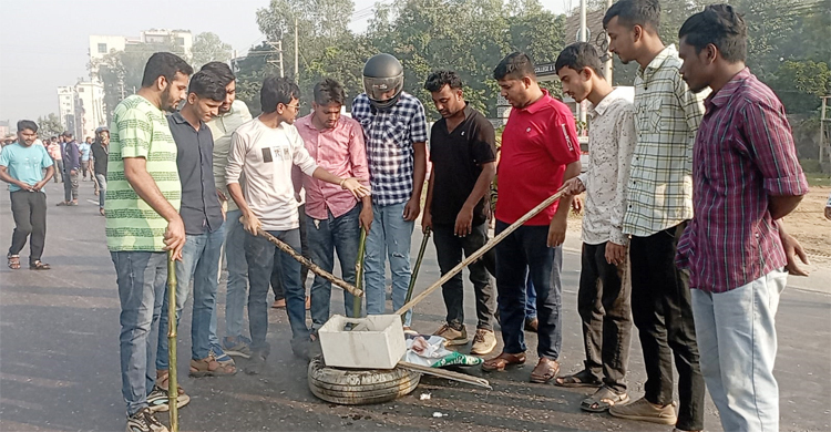 ঢাকা-রংপুর মহাসড়কে টায়ার জ্বালিয়ে বিএনপি নেতাকর্মীদের বিক্ষোভ