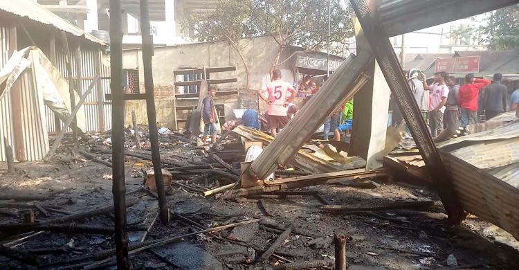 ব্রাহ্মণবাড়িয়ায় অগ্নিকাণ্ডে ১০ দোকান পুড়ে ছাই