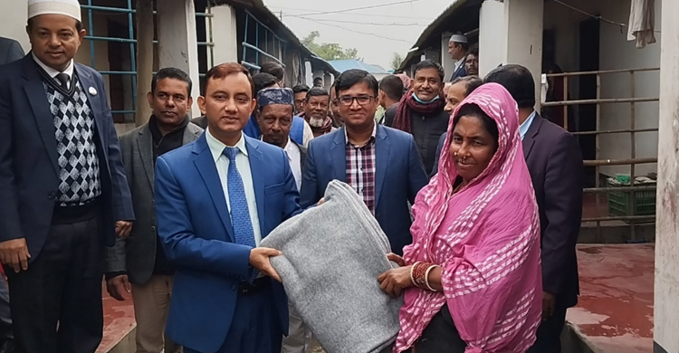 ব্রাহ্মণবাড়িয়ায় বেদেপল্লিতে কম্বল বিতরণ