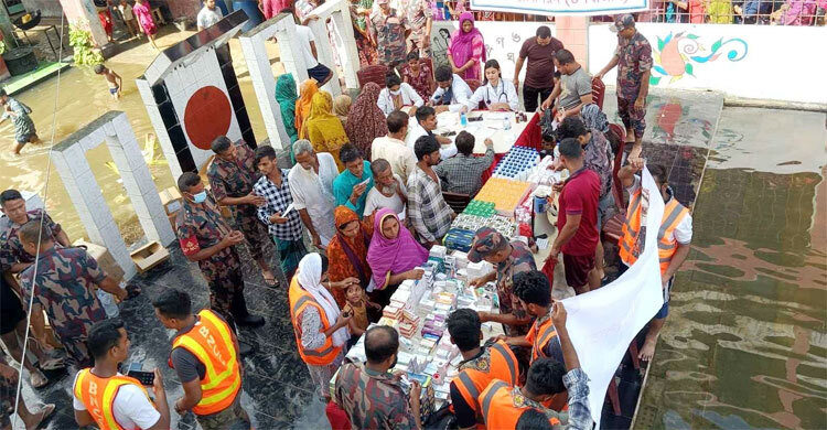 দাগনভূঁঞায় বন্যার্ত ৫৫০ জনকে বিনামূল্যে চিকিৎসা-ওষুধ দিলো বিজিবি