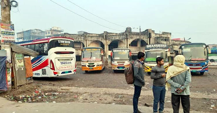 গাড়ি না ঢুকলেও পার্কিং ফির নামে চাঁদা আদায়