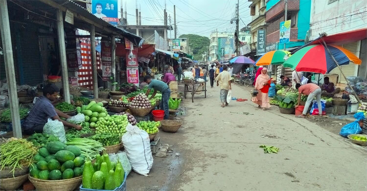 বৃষ্টির অজুহাতে ময়মনসিংহে বেড়েছে সবজি ও মাছ-মাংসের দাম
