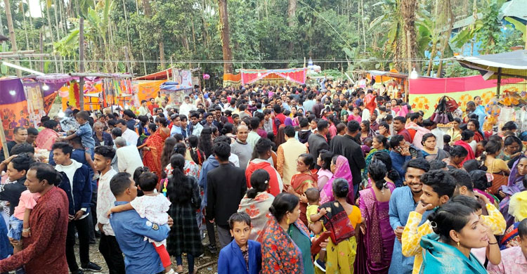 ভোলায় ২০০ বছরের পুরোনো মেলায় দর্শনার্থীদের ভিড়