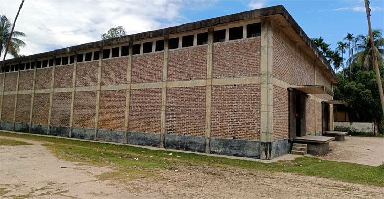 খাদ্যগুদামে গিয়ে কৃষক জানলেন তার নামে ধান দেওয়া হয়ে গেছে