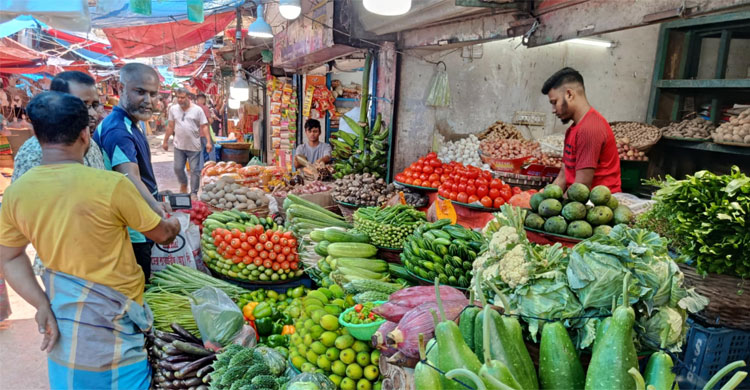 বেড়েছে চাল-ডিমের দাম, ৮০ টাকার নিচে মিলছে না সবজিও