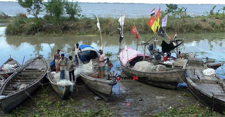 পাল্টেছে ইলিশের মৌসুম, দাবি জেলেদের