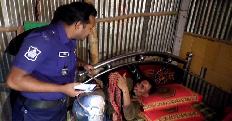 ককটেল তৈরির সময় বিস্ফোরণে যুবক আহত, হাসপাতালে নেওয়ার পর গ্রেফতার