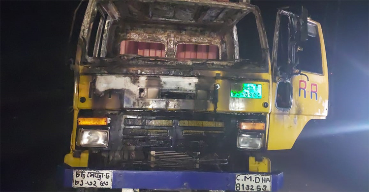 বগুড়ায় বিএনপির মশাল মিছিল থেকে কার্গোতে আগুন