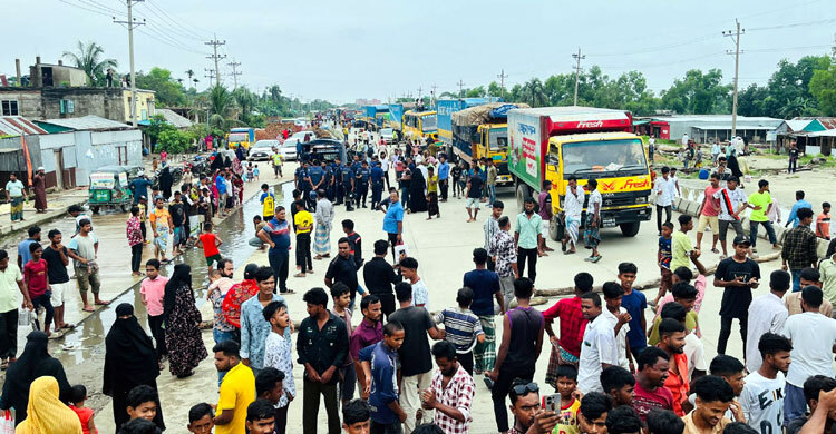 ব্রাহ্মণবাড়িয়ায় কর্মবিরতি থেকে সড়ক অবরোধে সিএনজিচালকরা
