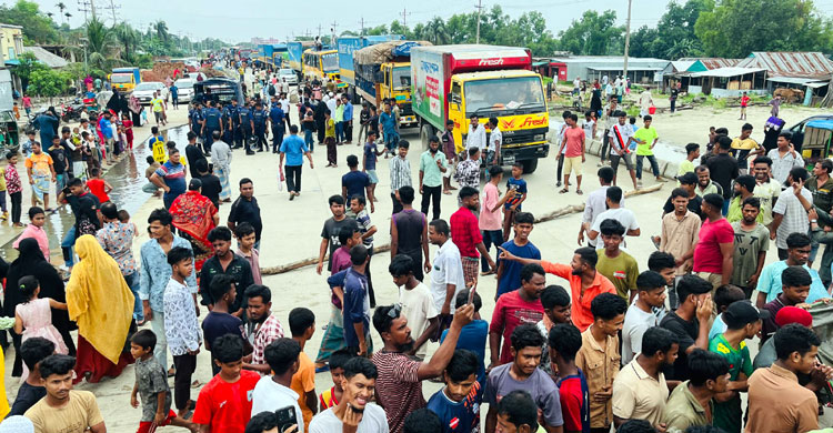 ব্রাহ্মণবাড়িয়ায় কর্মবিরতি থেকে সড়ক অবরোধে সিনজিচালকরা