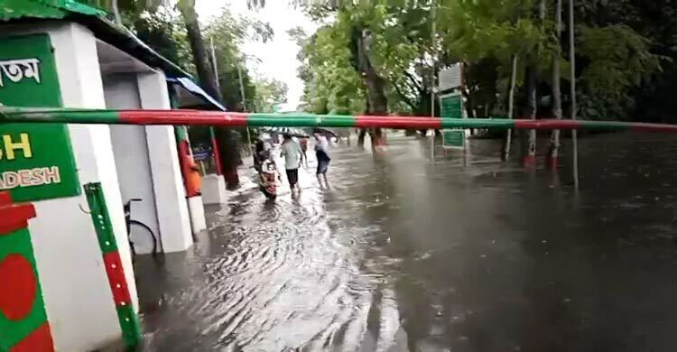 ঘরে বানের পানি, বের হতে গিয়ে প্রাণ গেলো অন্তঃসত্ত্বার