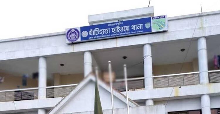 ব্রাহ্মণবাড়িয়ায় তেলবাহী লরি নিয়ন্ত্রণ হারিয়ে খাদে, হেলপার নিহত