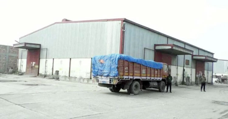 বেনাপোল বন্দরে একমাস ধরে পড়ে থাকা ভারতীয় ট্রাক নিয়ে কৌতূহল বাড়ছে