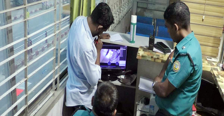 হোটেলে শিশুর মৃত্যু, পরকীয়া প্রেমিকসহ মা আটক