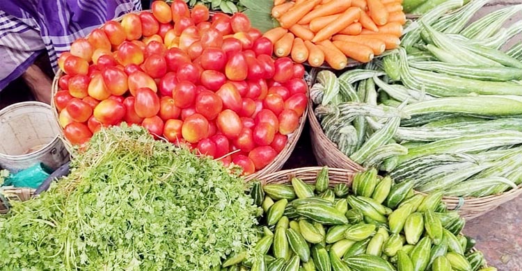 ময়মনসিংহে কমেছে সবজির দাম, বেড়েছে মুরগির