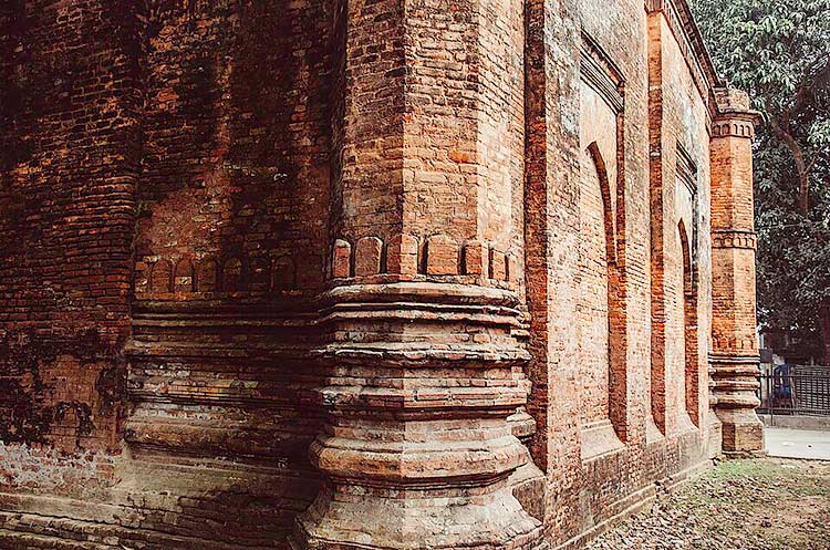 শতাব্দী প্রাচীন বাবা আদম মসজিদের ইতিহাস